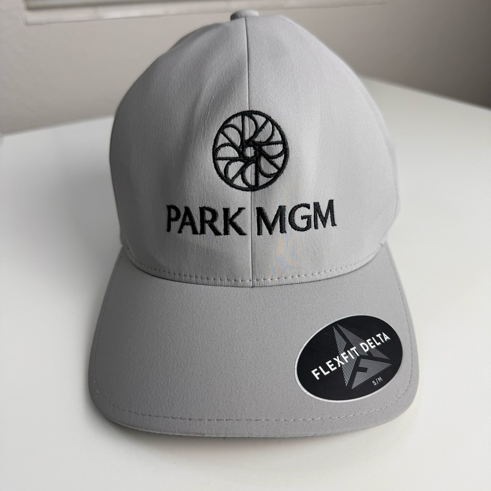Park MGM Men’s Baseball Cap Hat Flex Fit Delta Grey S/M